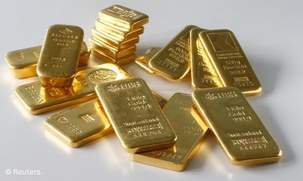 Gold prices edge higher, copper flat ahead of inflation cues